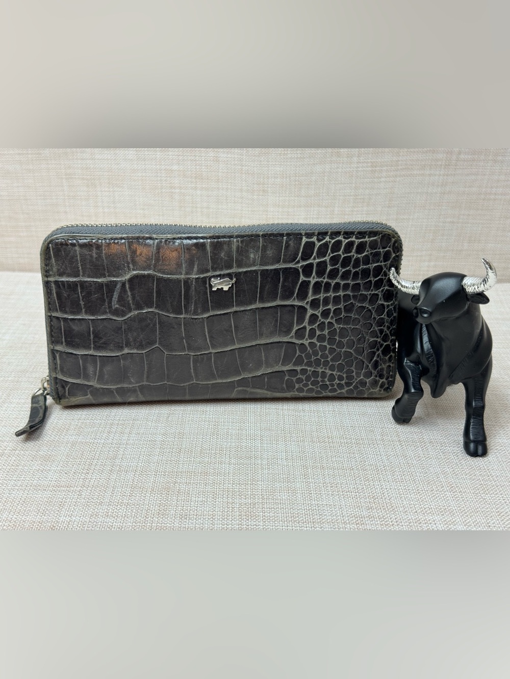Braun Büffel zip-around long wallet